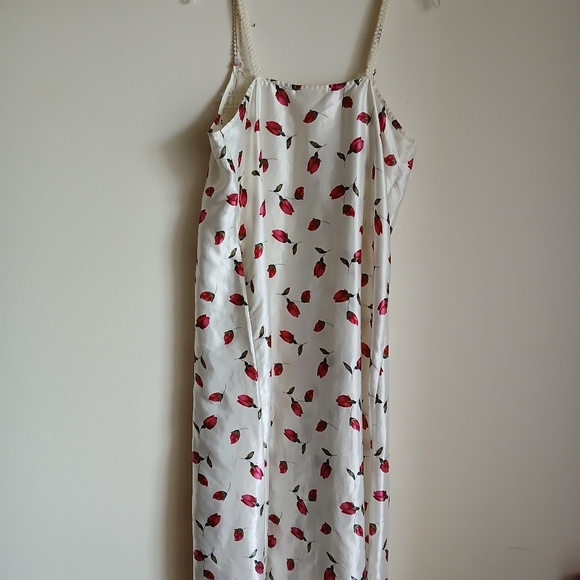 Intimate Essentials Size Large satin Red Rose print - Picture 8 of 11